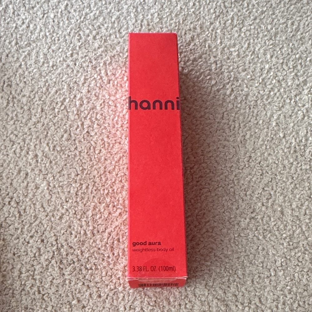 New Hanni 
Good Aura Weightless Body Oil